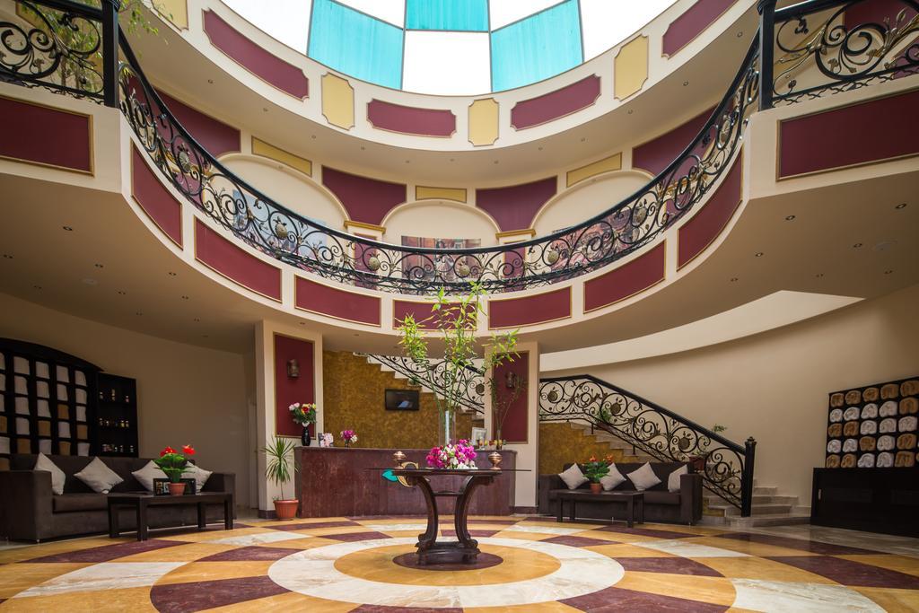 Golden 5 Almas Palace &